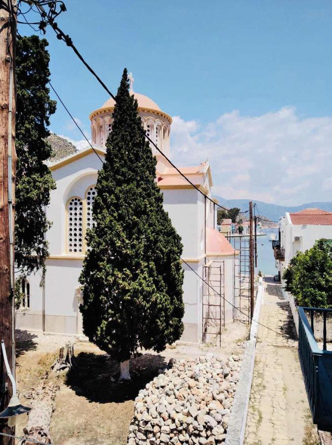Paradisos Kastellorizou Meyísti Exterior photo